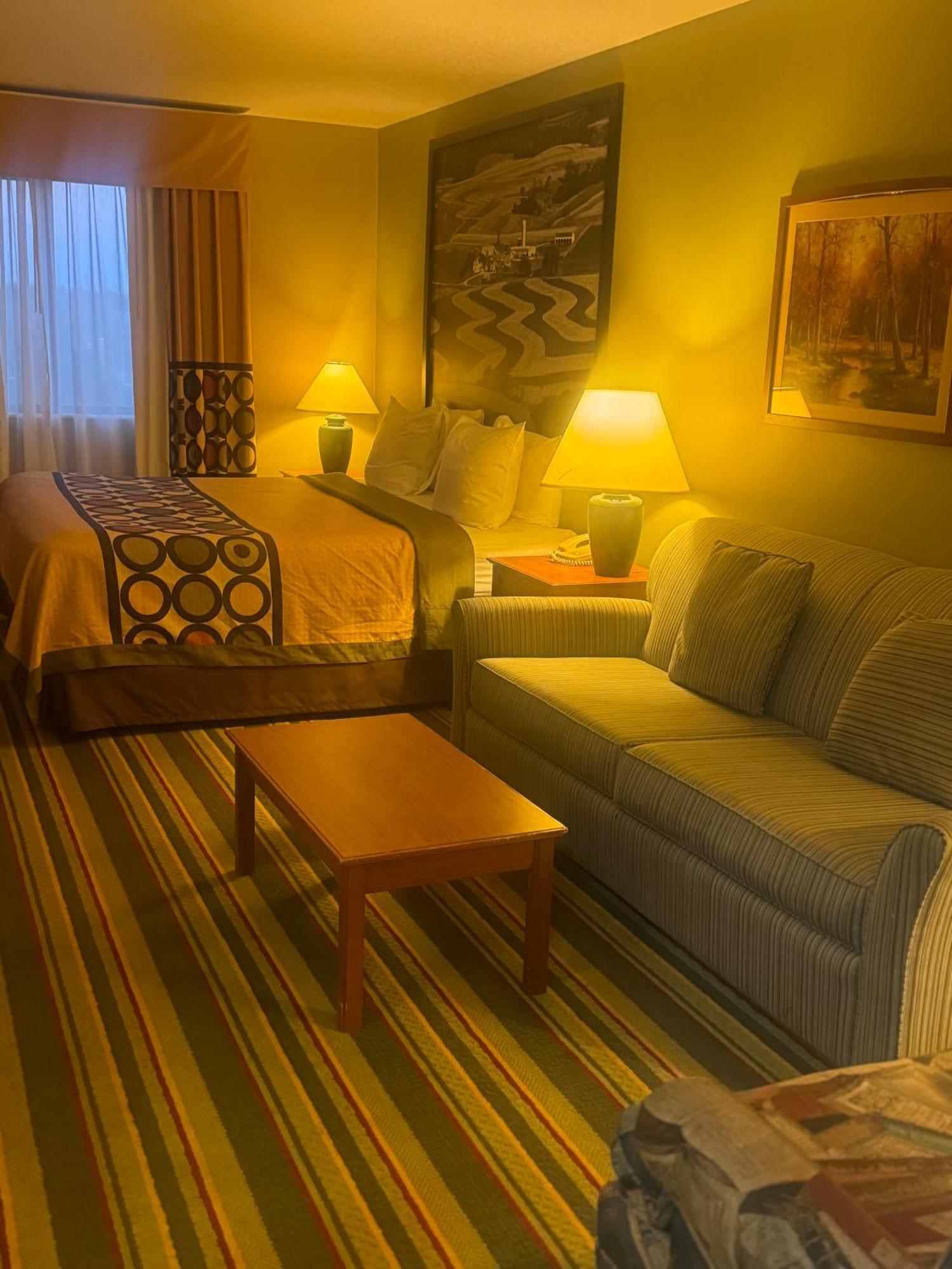 Super 8 By Wyndham Sparta Εξωτερικό φωτογραφία